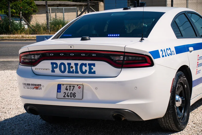 NYPD Dodge Charger hátulról, POLICE felirattal